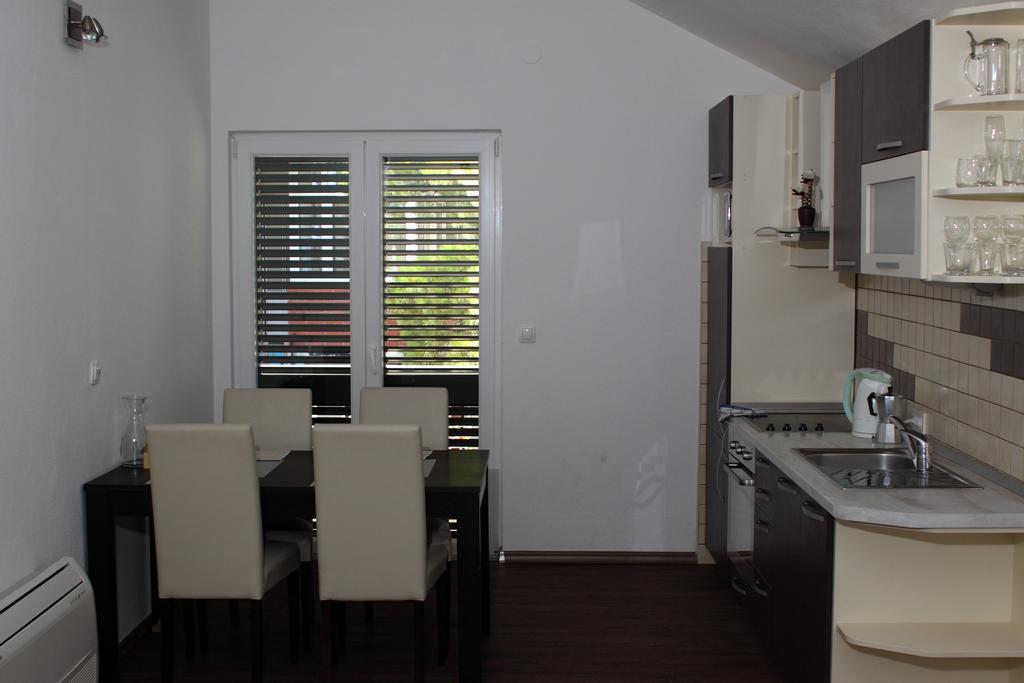 Apartments Vila Oksana 미미체 객실 사진